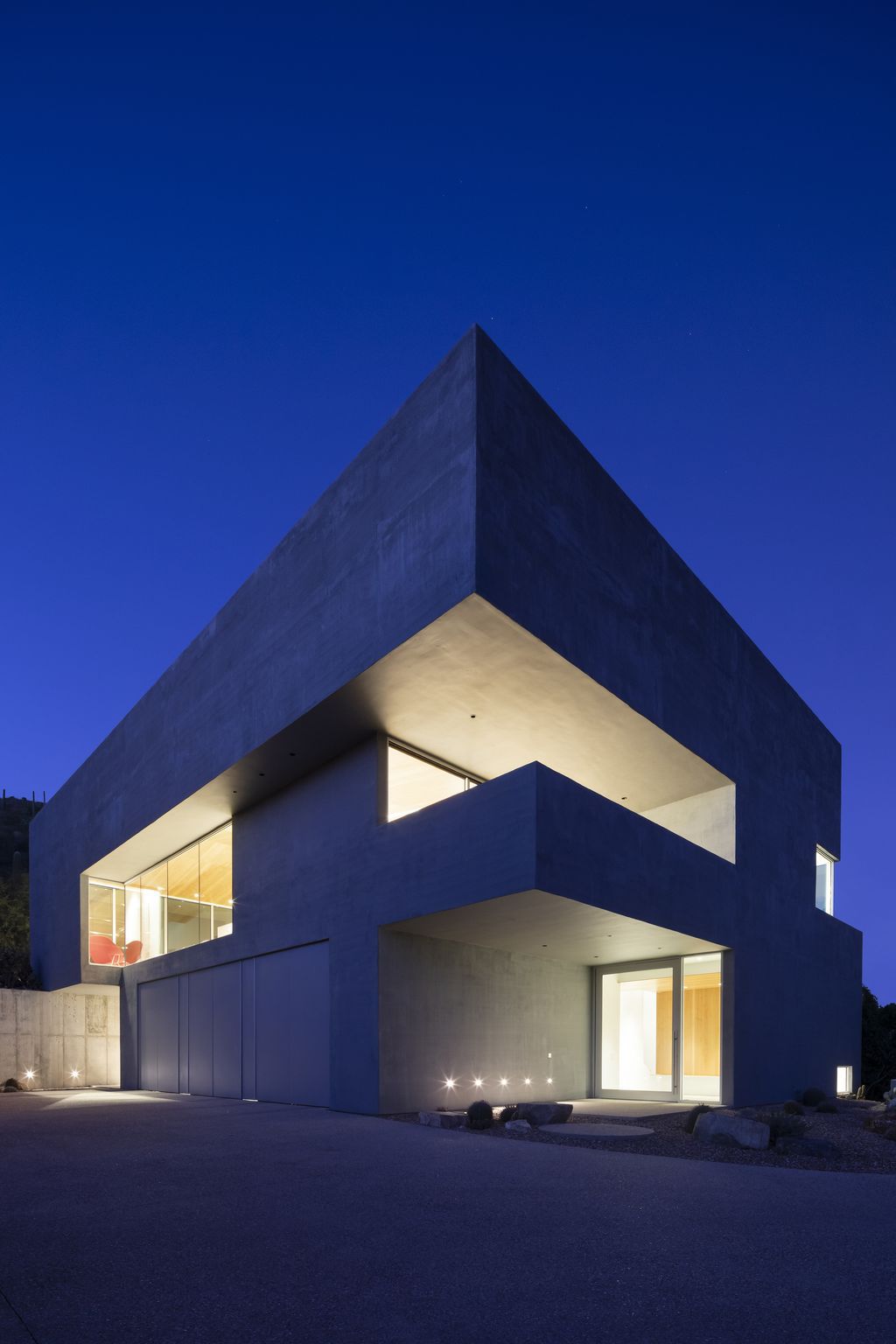 Ventana House like a Majestic Window on the Desert by HK Associates Inc