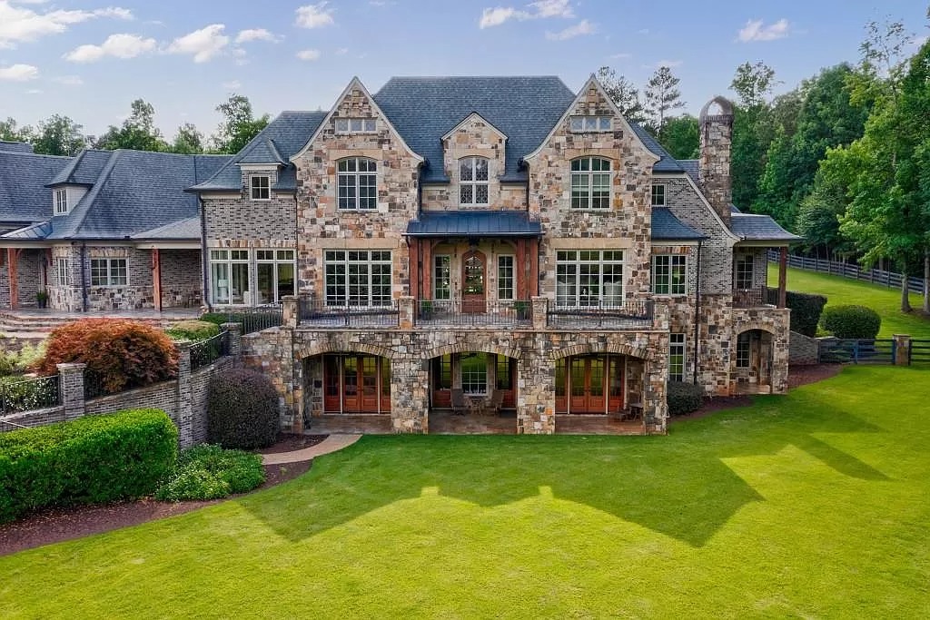 Second-to-none Luxurious and Private Lakefront Estate in Georgia 
Listed for $6,000,000