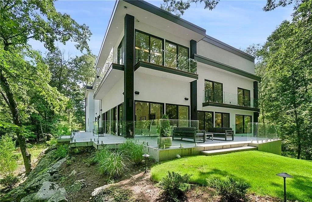 Newly-constructed Art-architectural Residence in Connecticut Listed for $5,000,000