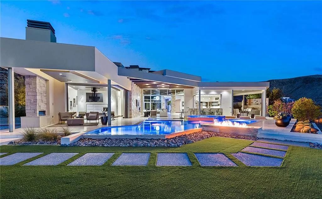 Stunning single story home in Nevada overlooking Las Vegas Valley asks for $7,495,000