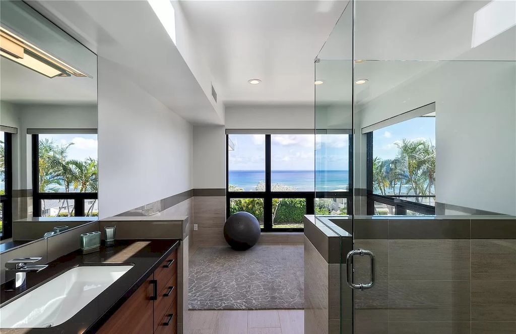 Experience Architectural Integrity in this Innovative and Distinctive Contemporary $5,850,000 Residence in Hawaii