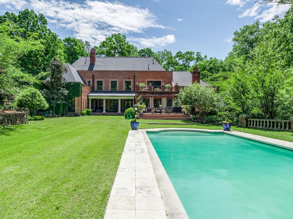 One-of-a-kind Brick-built Traditional Estate in North Carolina Listed for $5,590,000
