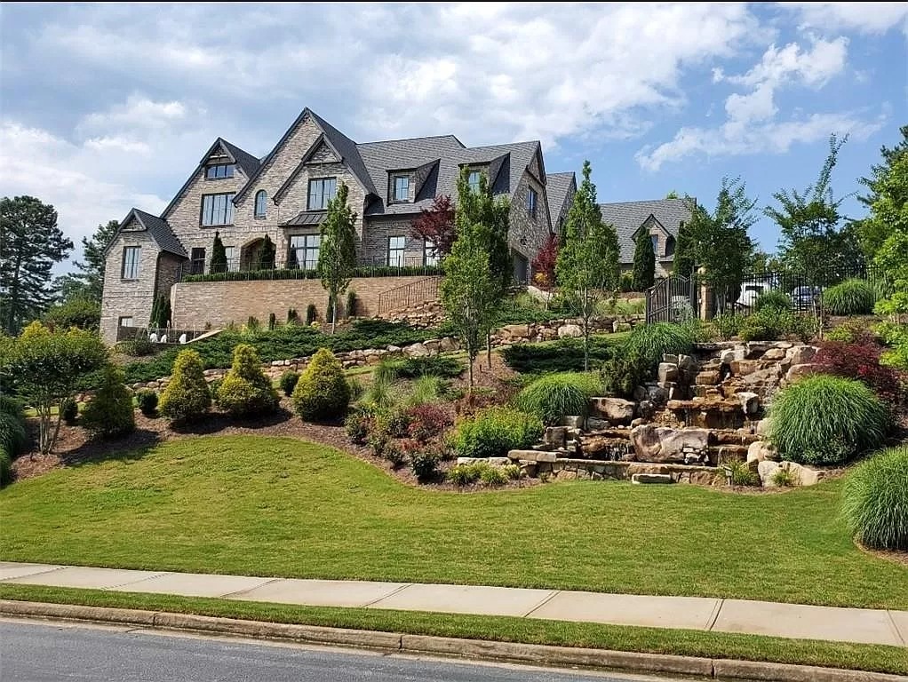 This $3,800,000 Grand Custom Estate Exemplifies Pure Luxe Living in Georgia