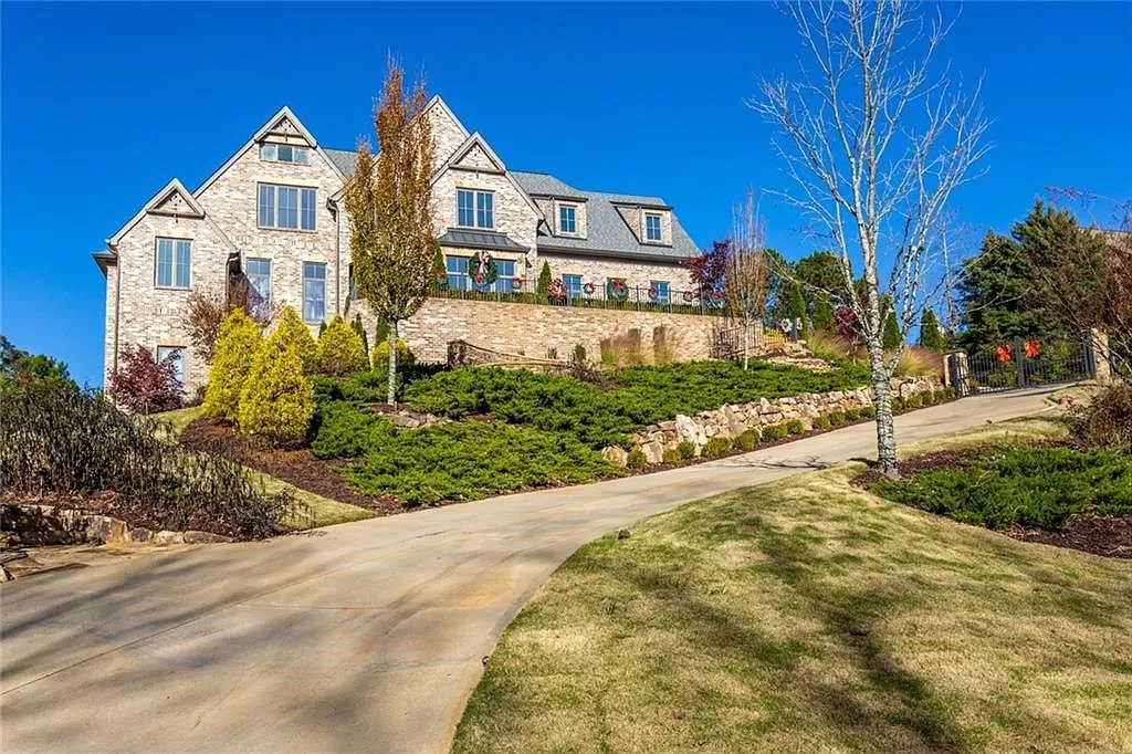 This $3,800,000 Grand Custom Estate Exemplifies Pure Luxe Living in Georgia