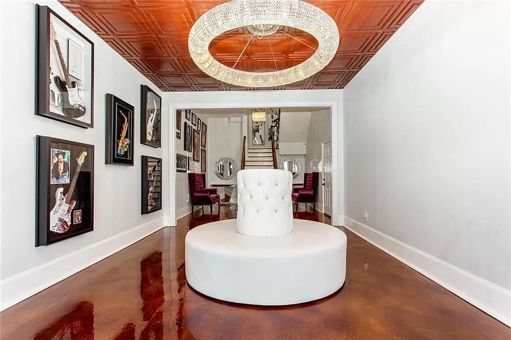 This $3,800,000 Grand Custom Estate Exemplifies Pure Luxe Living in Georgia