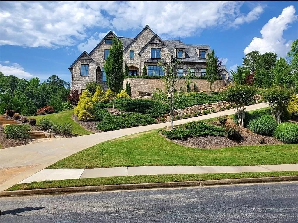 This $3,800,000 Grand Custom Estate Exemplifies Pure Luxe Living in Georgia