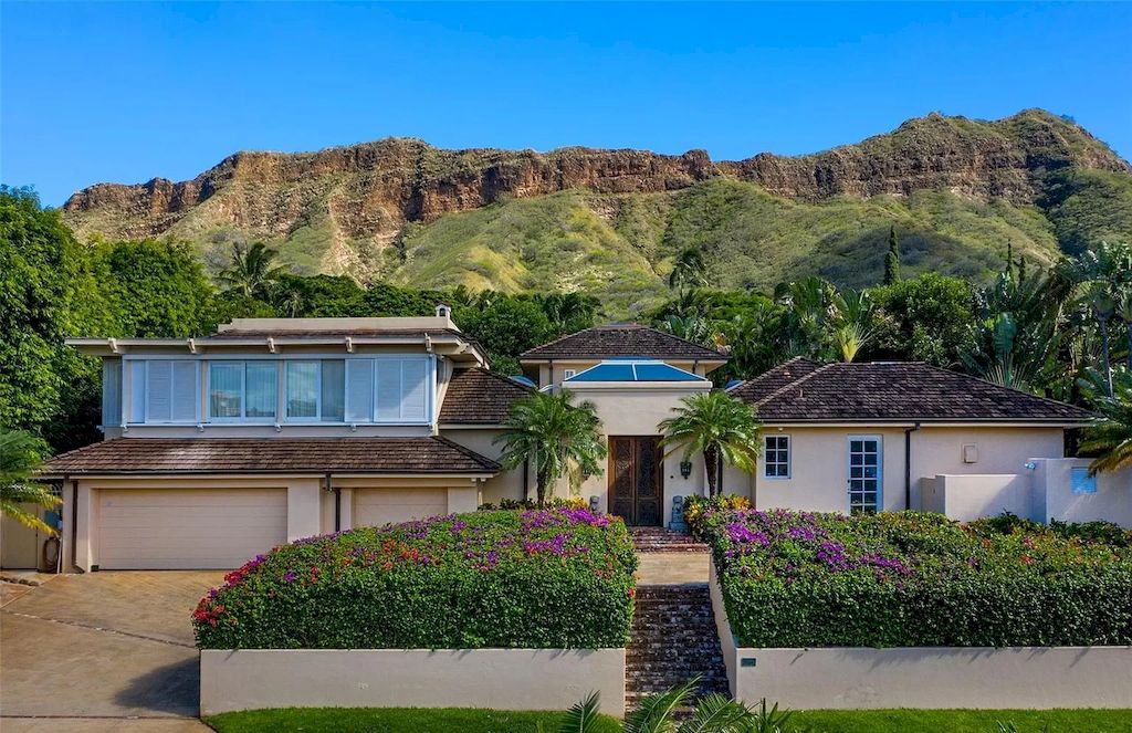 This $5,000,000 Estate with Expansive Open Floor Plan Great for Entertaining in Hawaii