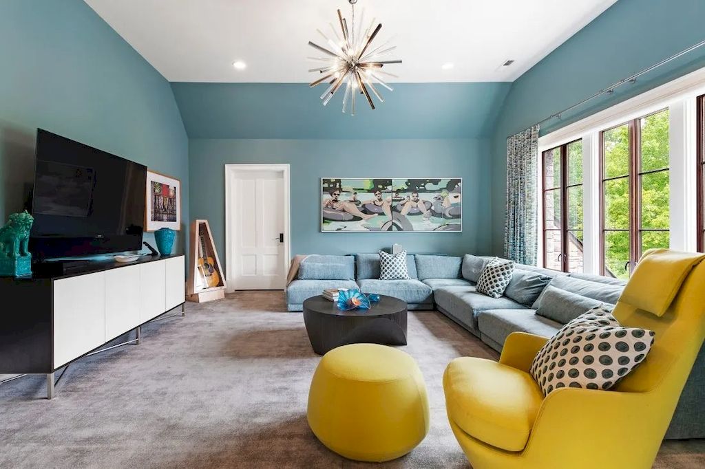 Neon yellow is not ever a color we thought we would be recommending you bring into your living rooms, but as this space proves it can totally work in small measures. All the turquoise blue of the wall and grey rub going on in this living room need something to make them pop, and the neon yellow of the recliner has done it well.