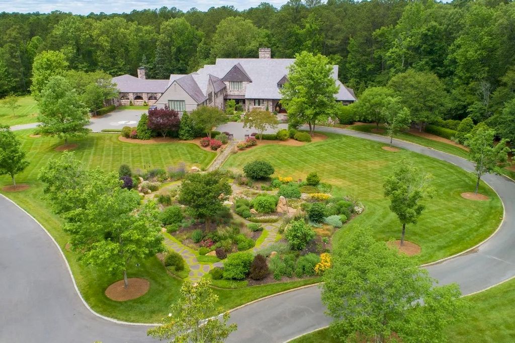 This $6,945,000 Spectacular Country Manor House Exudes Ambiance of Relaxed Sophistication in North Carolina