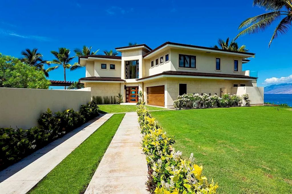 This $18,900,000 Masterpiece Represents the Epitome of Oceanfront Resort Living Style in Hawaii