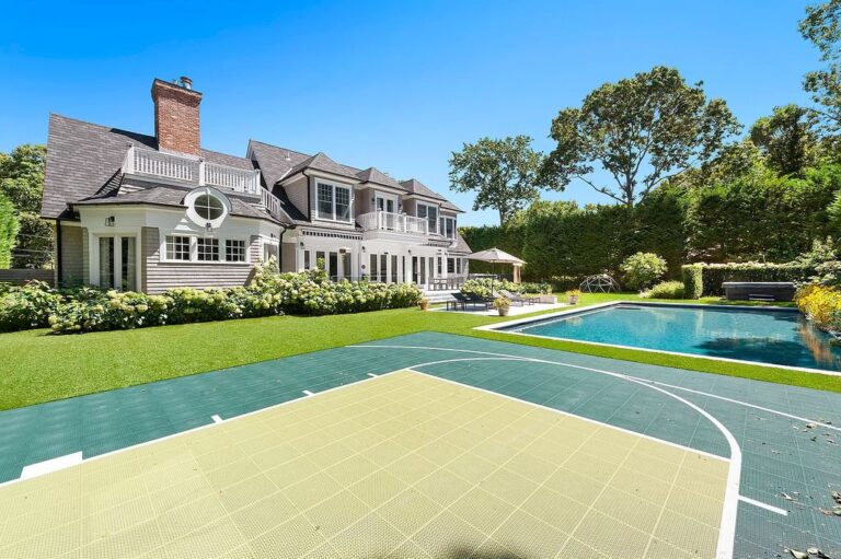 Renovated beachfront house in New York city designed by Alicia Murphy