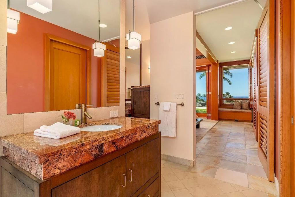 This Elegant Contemporary $15,800,000 Residence Shows off a Luxury Slice of Hawaii