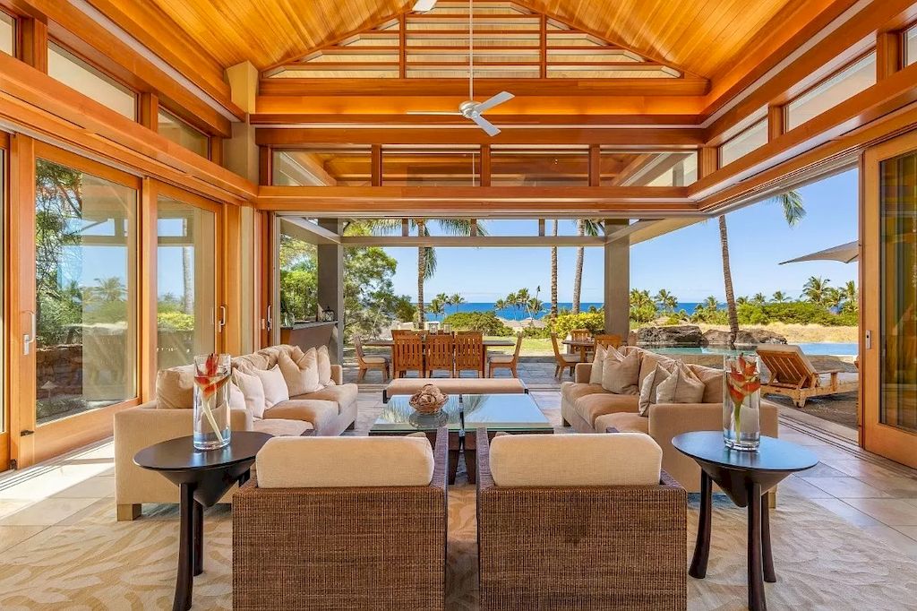 This Elegant Contemporary $15,800,000 Residence Shows off a Luxury Slice of Hawaii