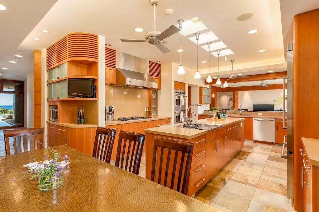 This Elegant Contemporary $15,800,000 Residence Shows off a Luxury Slice of Hawaii