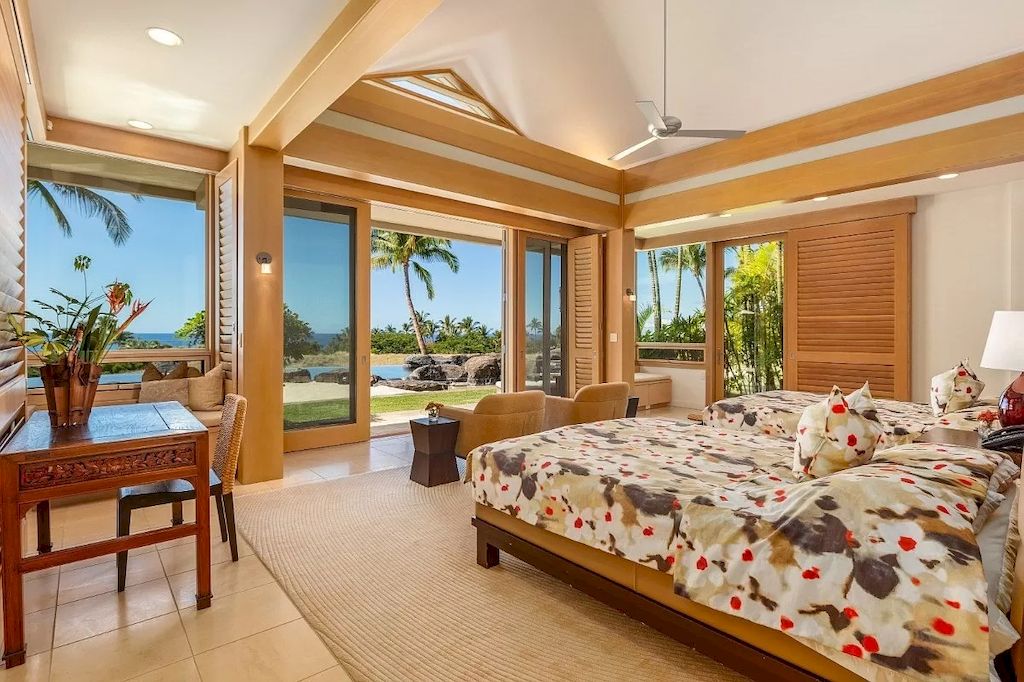 This Elegant Contemporary $15,800,000 Residence Shows off a Luxury Slice of Hawaii