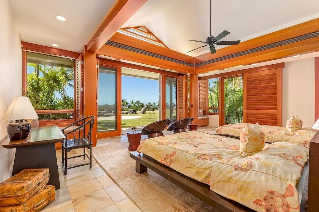 This Elegant Contemporary $15,800,000 Residence Shows off a Luxury Slice of Hawaii