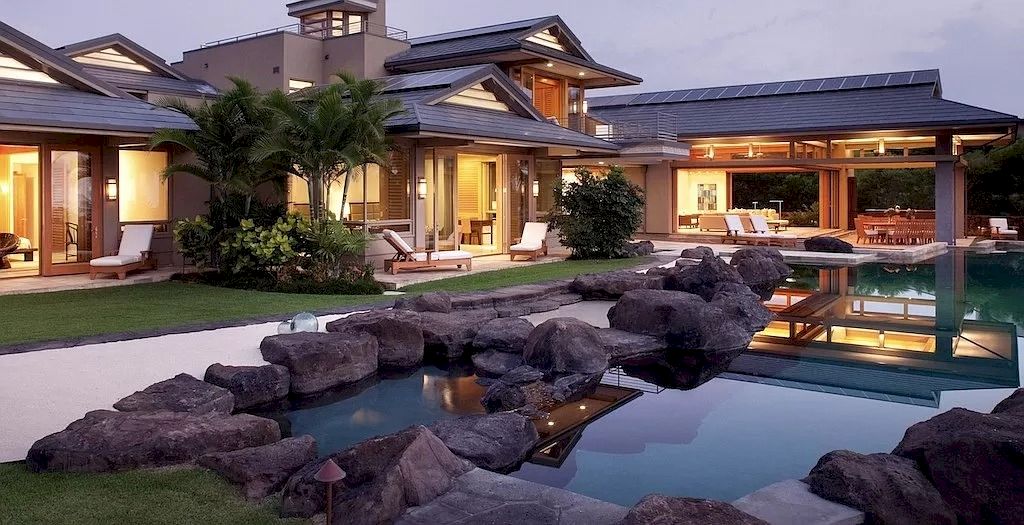 This Elegant Contemporary $15,800,000 Residence Shows off a Luxury Slice of Hawaii