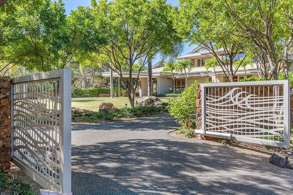 This Elegant Contemporary $15,800,000 Residence Shows off a Luxury Slice of Hawaii