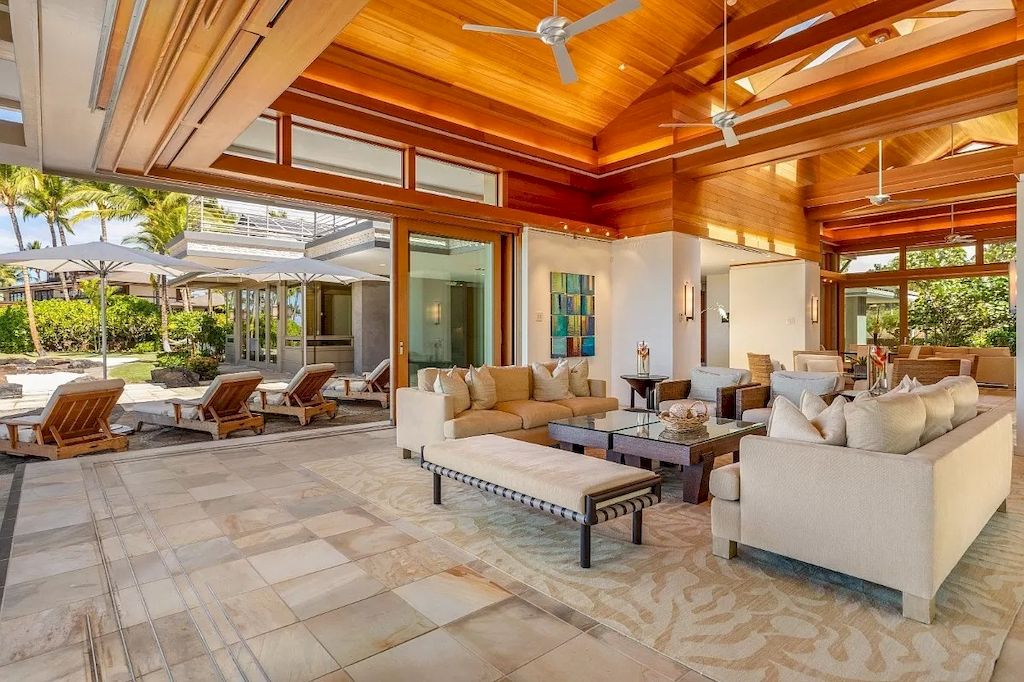 This Elegant Contemporary $15,800,000 Residence Shows off a Luxury Slice of Hawaii