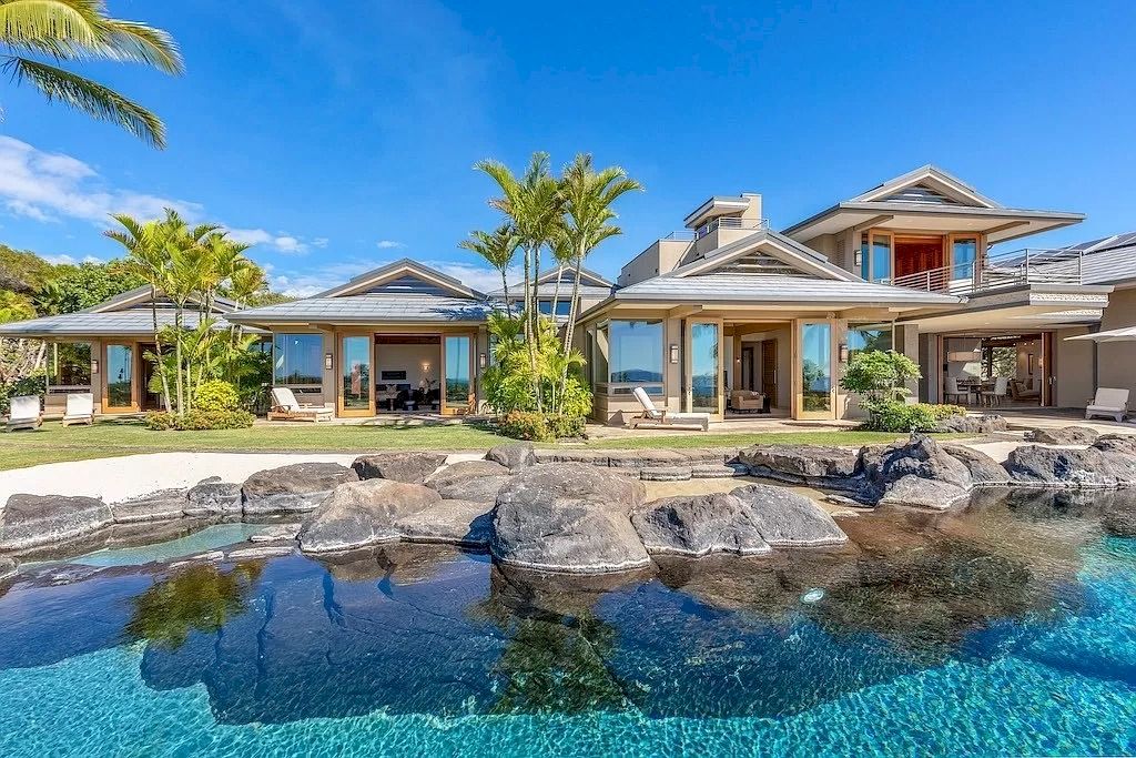 This Elegant Contemporary $15,800,000 Residence Shows off a Luxury Slice of Hawaii