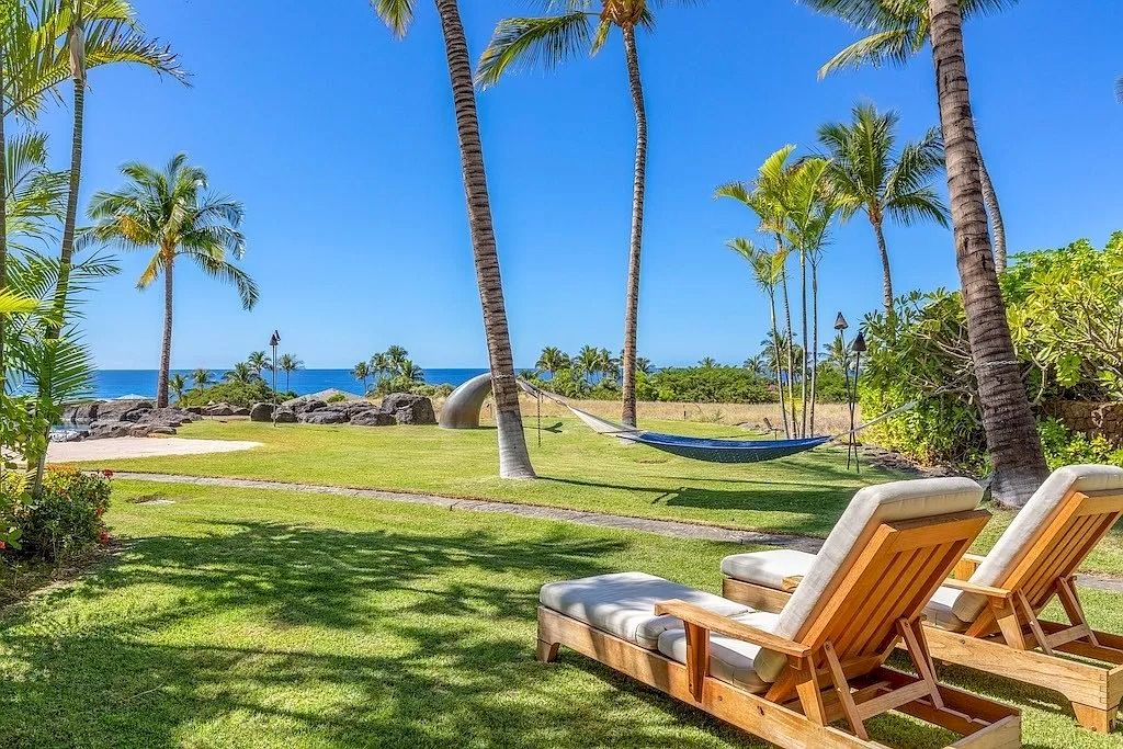 This Elegant Contemporary $15,800,000 Residence Shows off a Luxury Slice of Hawaii