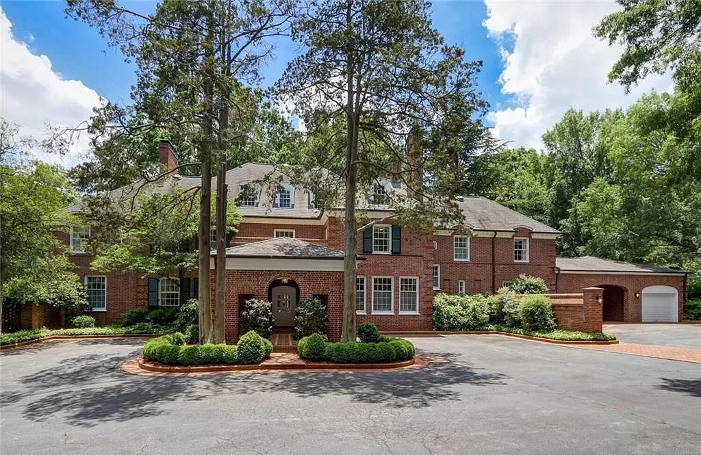 This $7,495,000 Magnificent Georgian Remains an Icon of the Old Irving Park Neighborhood in North Carolina