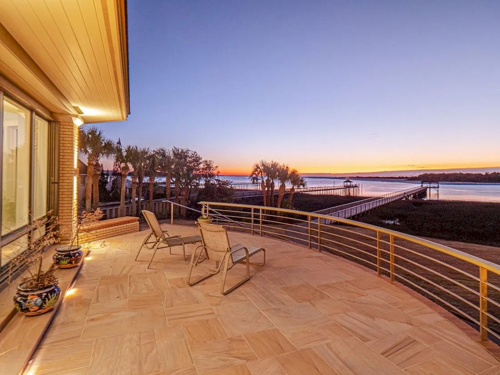 Magnificent Structure Coupled with Private Setting Present a Rare $6,999,000 Coastal Estate in North Carolina 