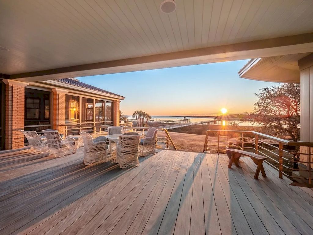 Magnificent Structure Coupled with Private Setting Present a Rare $6,999,000 Coastal Estate in North Carolina 