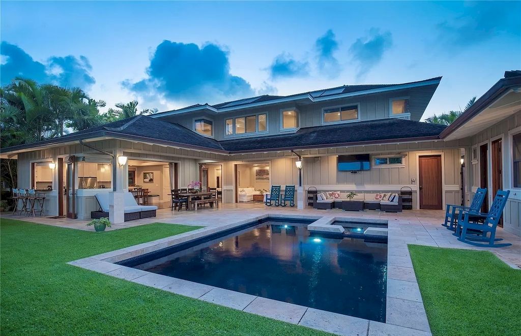 Hawaii Unique and Rare waterfront Home on Market for $3,500,000
