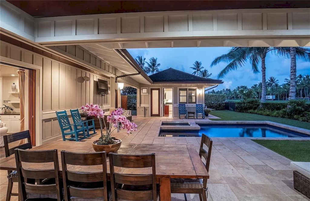 Hawaii Unique and Rare waterfront Home on Market for $3,500,000