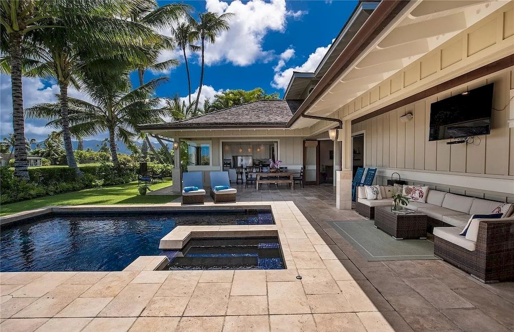 Hawaii Unique and Rare waterfront Home on Market for $3,500,000