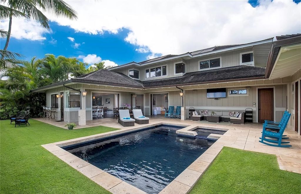 Hawaii Unique and Rare waterfront Home on Market for $3,500,000