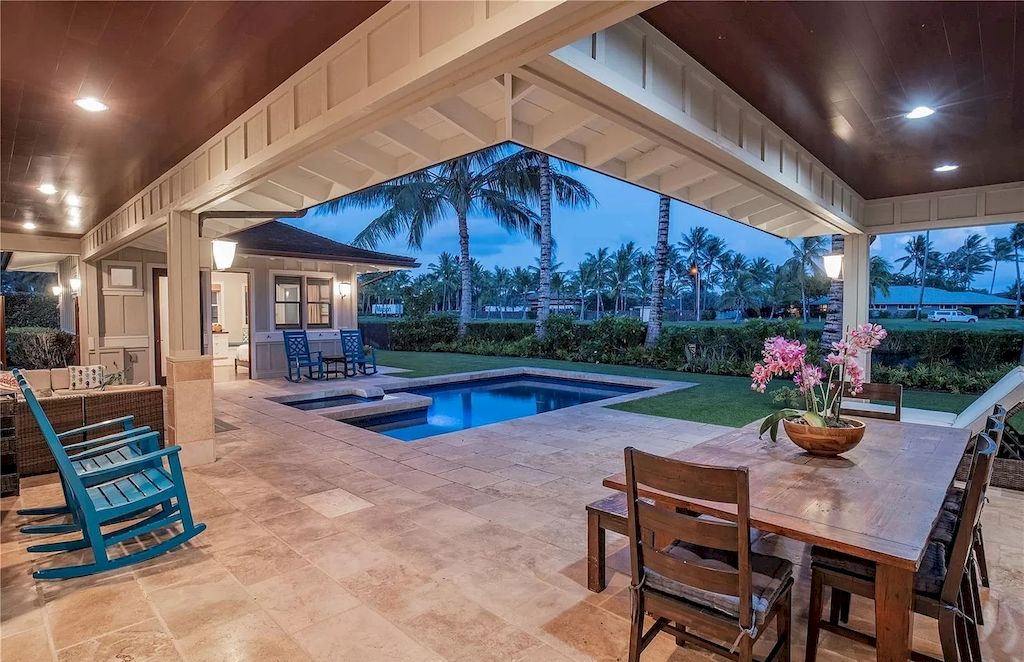 Hawaii Unique and Rare waterfront Home on Market for $3,500,000