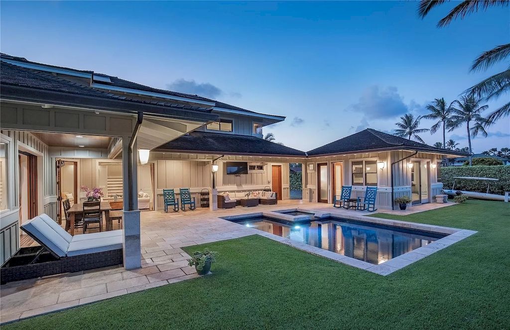 Hawaii Unique and Rare waterfront Home on Market for $3,500,000