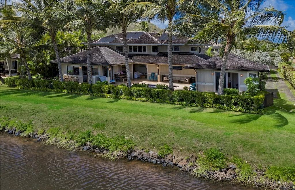 Hawaii Unique and Rare waterfront Home on Market for $3,500,000