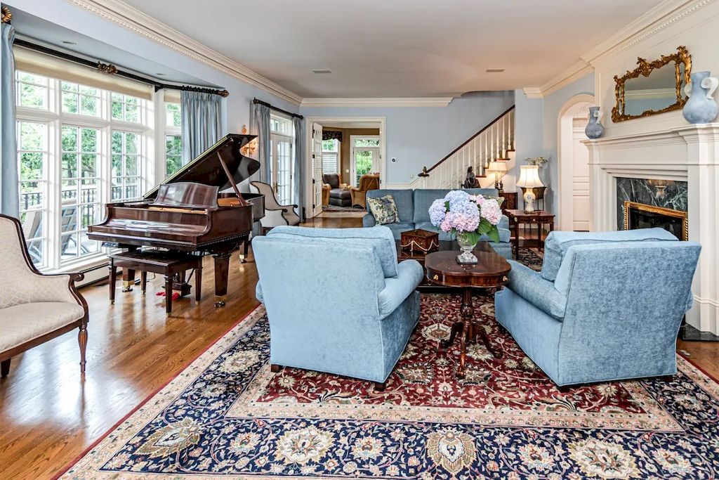 Designers face a difficult task in maintaining the elegance of a room with neutral color tones. In addition to the furniture arrangement, but more so than the focal point and sculptural features. The centerpiece of this design is the baby blue wall paint and sofa, which are paired with hues of wood color throughout the space. The matte gold accents on the decorative array give it an attractive aspect, and the beauty of this room is really unique. This feminine and chic arrangement is ideal for a light and open living space.