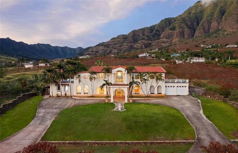 Make Your Life Sweet by Romantic Sunset Moment from this $4,500,000 Italian-inspired Retreat Overlooks Majestic Makaha Mountains, Hawaii