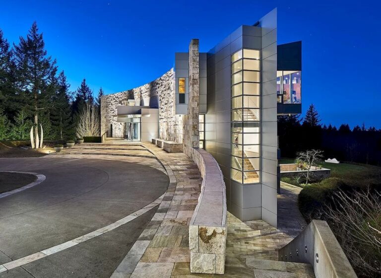 A Masterpiece of Light & Design, This Architecturally Significant Contemporary House in Oregon Asks for $7,778,500