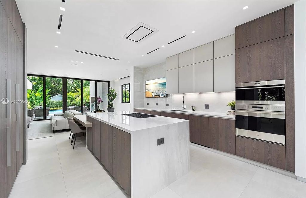 A-Modern-Architectural-Home-at-Premium-Location-in-Miami-hits-Market-for-6800000-11