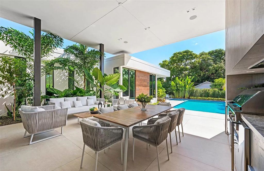 The Home in Miami Beach is a modern architectural masterpiece at premium location perfectly designed for entertaining now available for sale. This home located at 3175 Prairie Ave, Miami Beach, Florida