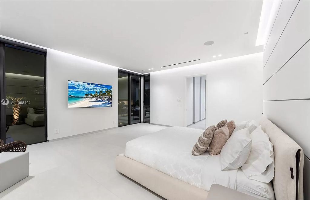 A-Modern-Architectural-Home-at-Premium-Location-in-Miami-hits-Market-for-6800000-21