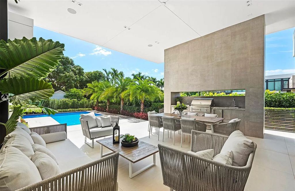 The Home in Miami Beach is a modern architectural masterpiece at premium location perfectly designed for entertaining now available for sale. This home located at 3175 Prairie Ave, Miami Beach, Florida