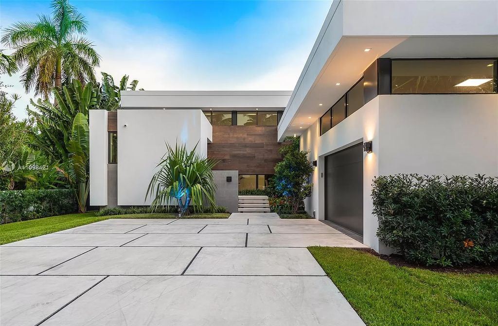 The Home in Miami Beach is a modern architectural masterpiece at premium location perfectly designed for entertaining now available for sale. This home located at 3175 Prairie Ave, Miami Beach, Florida