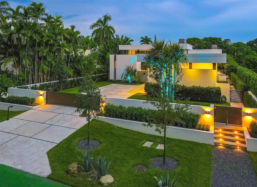 A-Modern-Architectural-Home-at-Premium-Location-in-Miami-hits-Market-for-6800000-3