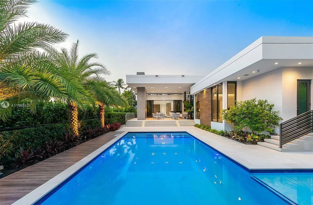 A-Modern-Architectural-Home-at-Premium-Location-in-Miami-hits-Market-for-6800000-30