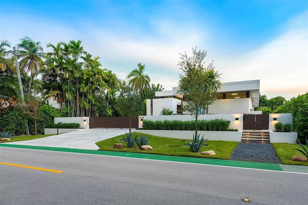 The Home in Miami Beach is a modern architectural masterpiece at premium location perfectly designed for entertaining now available for sale. This home located at 3175 Prairie Ave, Miami Beach, Florida