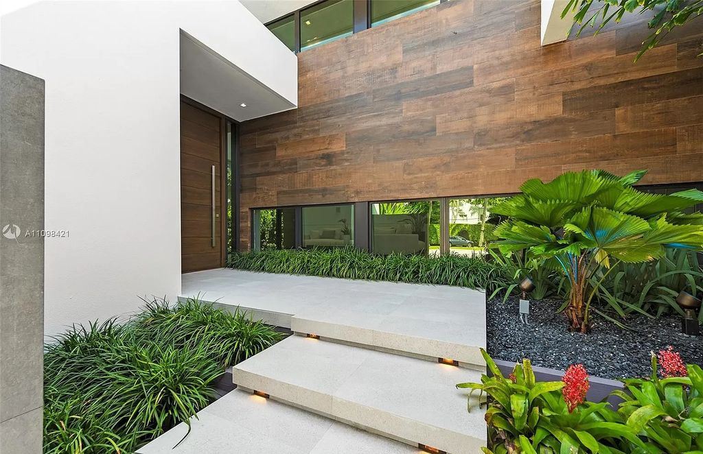 A-Modern-Architectural-Home-at-Premium-Location-in-Miami-hits-Market-for-6800000-4