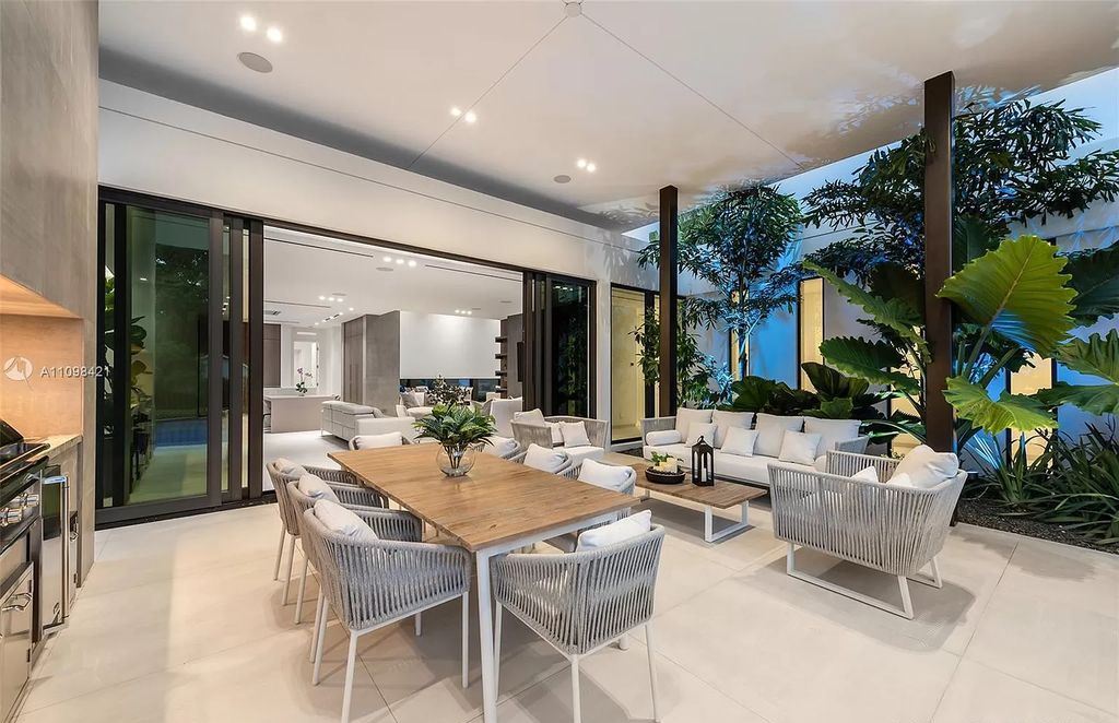 A-Modern-Architectural-Home-at-Premium-Location-in-Miami-hits-Market-for-6800000-5