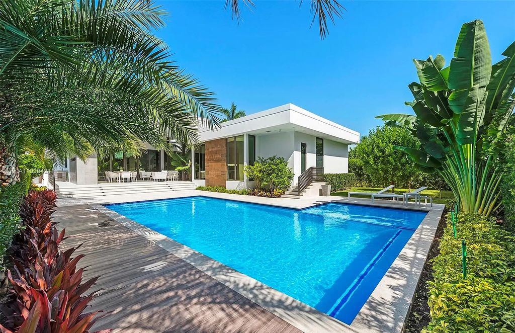 A-Modern-Architectural-Home-at-Premium-Location-in-Miami-hits-Market-for-6800000-7