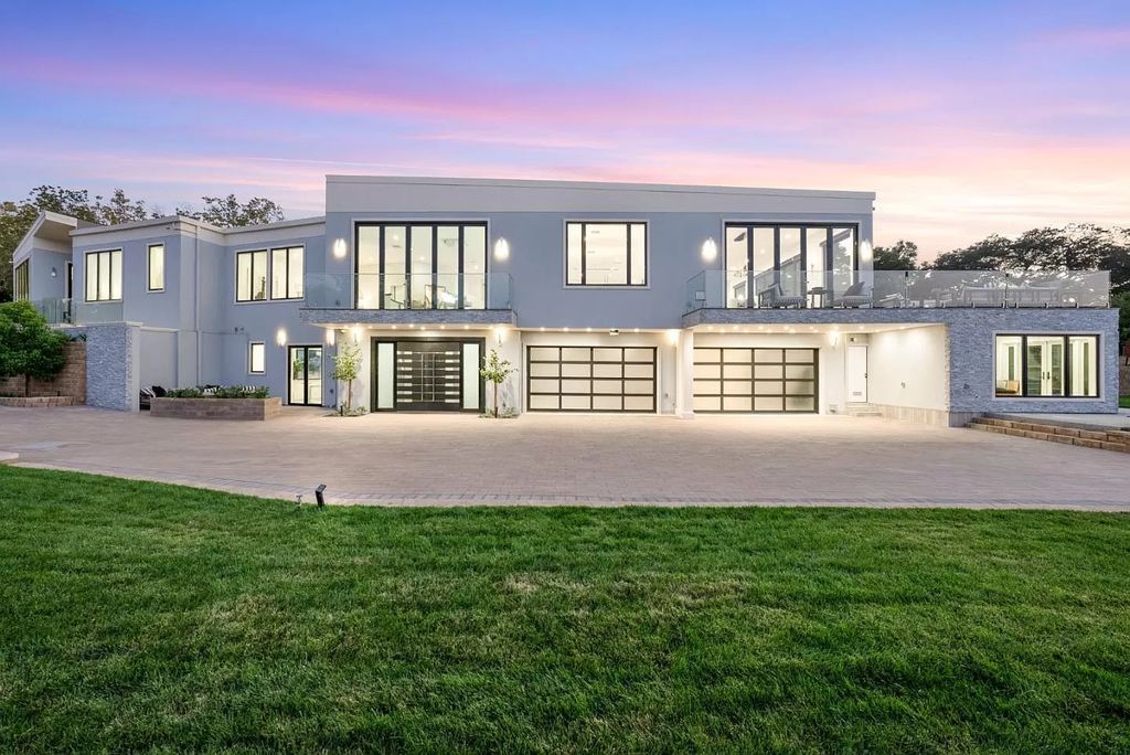 The Home in Los Altos is a modern masterpiece set in Los Altos Hills boasts unmatched attention to detail and uninhibited Bay views now available for sale. This home located at 27447 Edgerton Rd, Los Altos, California